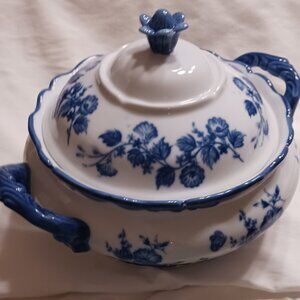 Vintage Excellent Condition Blue and White Soup Tureen Made in China With Ladle